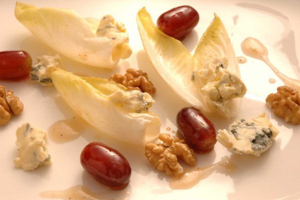 Chicoreesalat mit Blauschimmelkäse und meinDressing APFEL